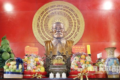 Tháng 8 ở đền thờ Bác Tôn