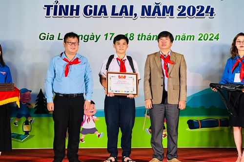 Tỉnh Đoàn Gia Lai tuyên dương 83 thiếu nhi vượt khó học giỏi
