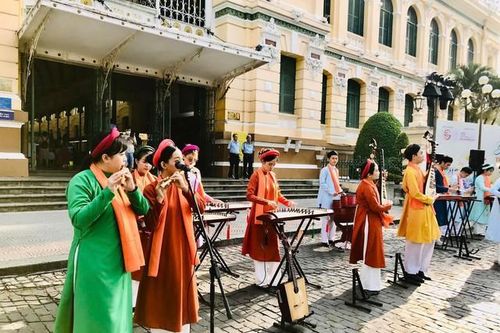 Phát huy giá trị của cải lương, múa lân