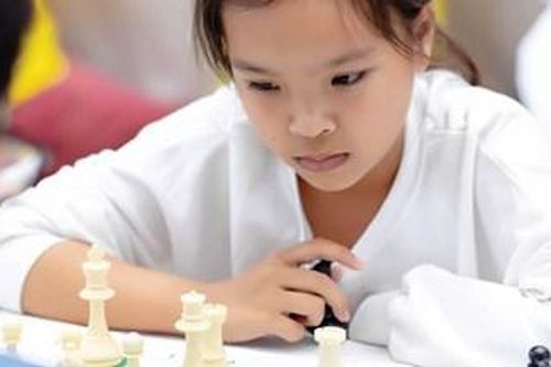 Cô lớp trưởng giỏi cờ vua