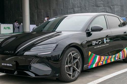 Dùng sạc cầm tay trang bị cho xe BYD có đủ pin để đi lại hằng ngày?