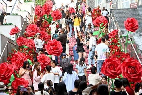 Doanh nghiệp thất thu vì thanh niên Trung Quốc giảm 'thuế tình yêu'