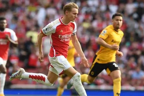 Arsenal thắng áp đảo đối thủ trong trận ra quân