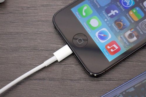 Apple tiết lộ cách sạc iPhone qua đêm an toàn