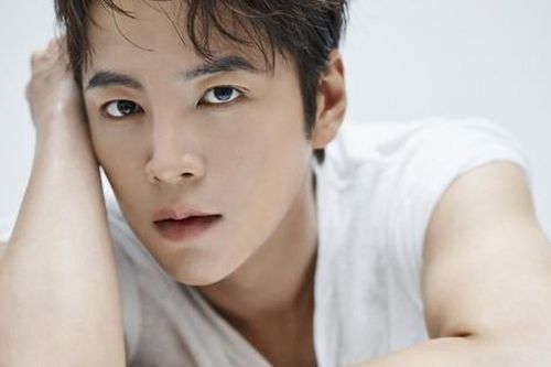 'Hoàng tử châu Á' Jang Geun Suk bị ung thư