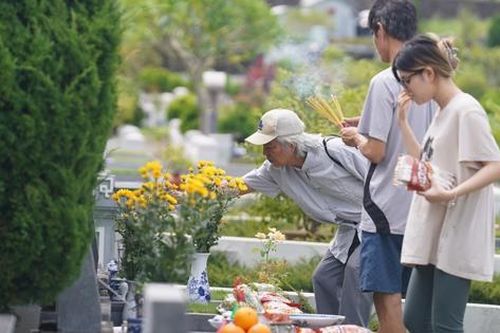 Mâm cúng chay đắt khách lễ Vu Lan, người dân phải đặt trước hơn tuần mới có mâm chay tươm tất dâng lên gia tiên