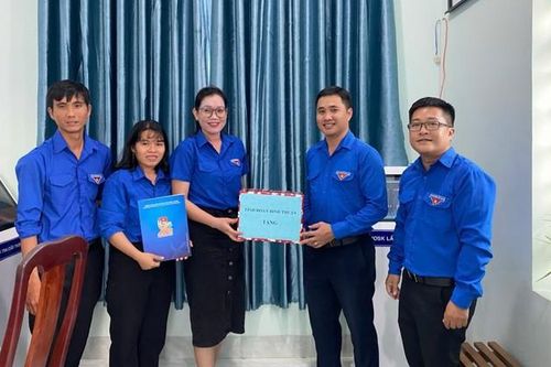 Bình Thuận: Thăm, động viên thanh niên tình nguyện hỗ trợ dịch vụ công trực tuyến
