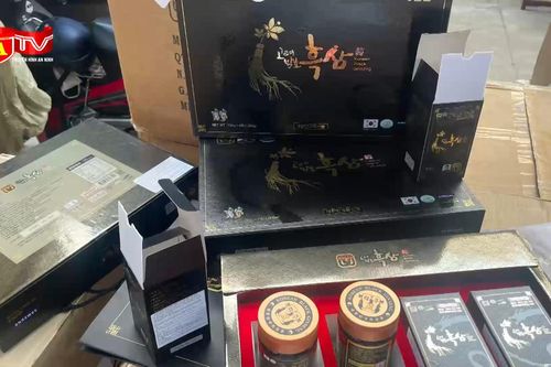 Cận cảnh xe hàng chở hơn 5 tấn hắc sâm và phụ tùng điện, nước, xe máy nghi nhập lậu