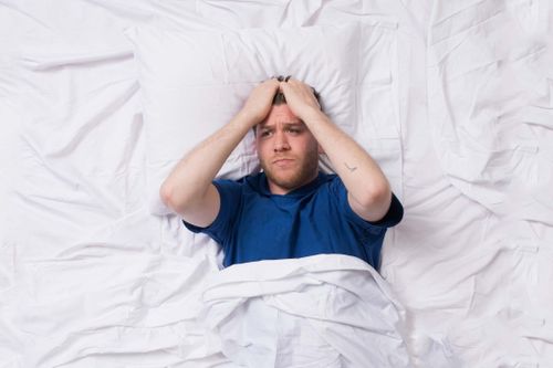 Cách ngủ ngon trong ngày nóng mà không có máy lạnh