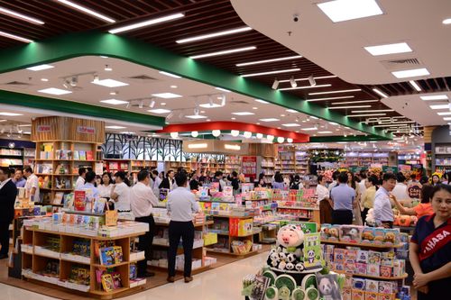Chủ tịch Fahasa sang tay 3 triệu cổ phiếu cho công ty mới thành lập