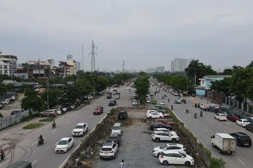 Cung vượt cầu, bãi đỗ xe lậu mọc nhan nhản trước cổng bệnh viện
