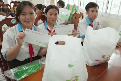 Nhựa Tiền Phong khánh thành 4 cây cầu nối yêu thương