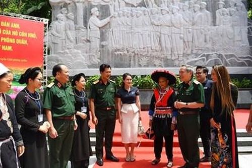 Về nguồn học sử