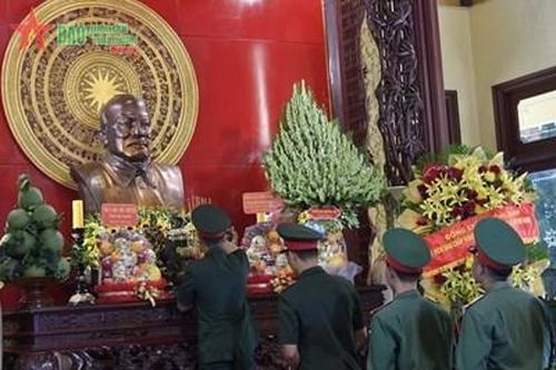An Giang: Dâng hương tưởng niệm Ngày sinh Chủ tịch Tôn Đức Thắng
