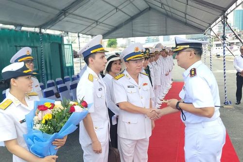 Tàu hải quân Indonesia thăm hữu nghị Việt Nam
