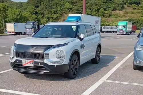 Mitsubishi Outlander 2025 lộ diện 'bằng xương bằng thịt', chờ ra mắt