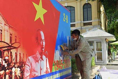Hà Nội rực sắc cờ chào mừng Cách mạng tháng Tám, Quốc khánh 2/9