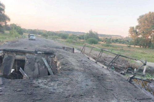 Không quân Ukraine phá hủy cầu bắc qua sông Seym, chặn đường rút của đối phương