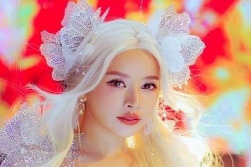Chi Pu khoe vẻ đẹp siêu thực trong BST váy cưới của NTK Chung Thanh Phong