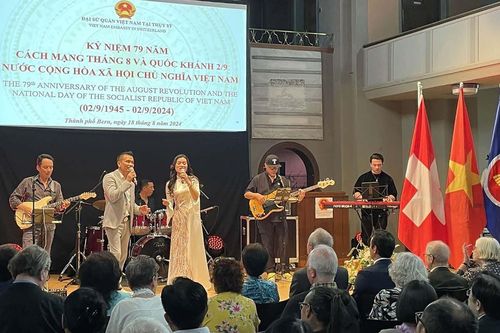 Thắp sáng niềm tự hào về lịch sử hào hùng của dân tộc, tôn vinh tiếng Việt trong cộng đồng người Việt tại Thụy Sỹ
