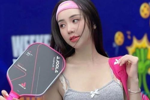 Mặc gì giữa tranh cãi chơi Pickleball chủ yếu khoe thân, làm màu