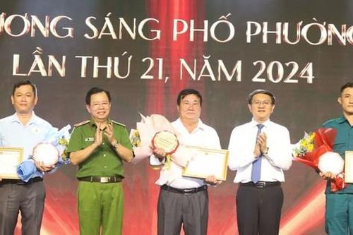 Xúc động những tấm gương quả cảm trấn áp tội phạm, lao vào đám cháy cứu người giữa đêm