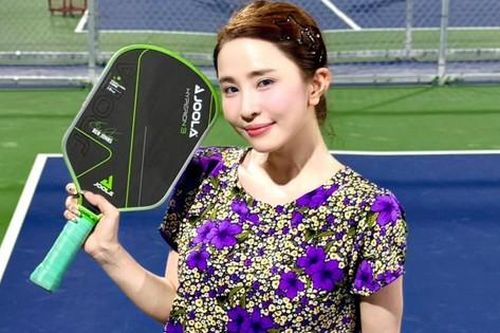 Mặc đồ bà thím đi chơi Pickleball, Quỳnh Nga nói: 'Tôi không đáp trả ai'