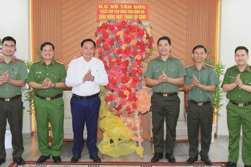 Lãnh đạo tỉnh Đồng Nai thăm, chúc mừng lực lượng Công an nhân dân