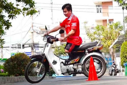 Đại úy công an vượt nghịch cảnh mất 2 chân khi bắt cát tặc