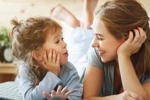 Khác biệt về tính cách giữa những đứa trẻ hoạt ngôn và trầm tính