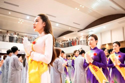 Dàn Hoa hậu, Á hậu cùng hàng nghìn Phật tử dự đại lễ Vu Lan báo hiếu