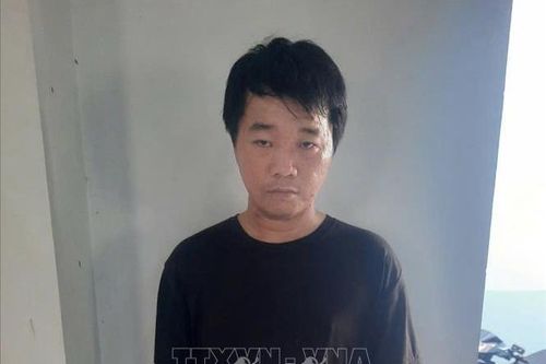 Tạm giữ hình sự đối tượng buôn bán 2 cá thể chim cổ rắn