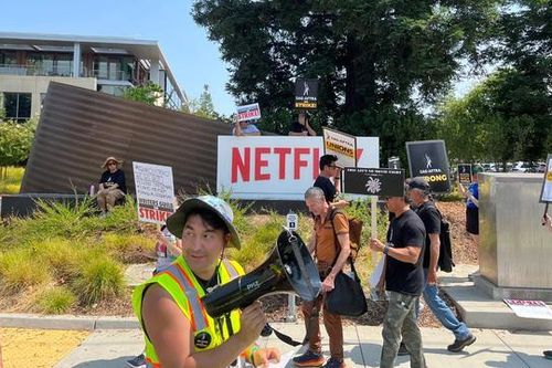 AI khiến loạt ông lớn Netflix, Motorola, Disney… cũng phải e ngại