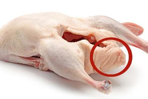 Luộc vịt chỉ cần thả thêm thứ này 'xóa sạch' mùi hôi, thịt thơm mềm, chuẩn nhà hàng
