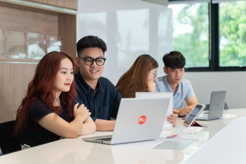 Tăng cường nhân sự ngành công nghệ thông tin thế nào?