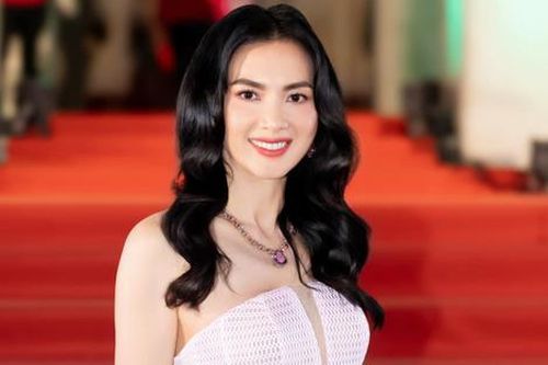 Phản ứng của Siêu mẫu Anh Thư khi bị nói 'chồng bỏ, con cái không hạnh phúc'