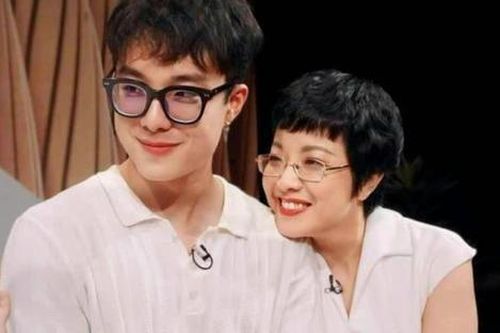 MC Thảo Vân khóc nghẹn vì con trai muốn mẹ đi thêm bước nữa