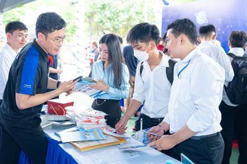 Gần 70 doanh nghiệp Kỹ thuật - Công nghệ đến HUTECH TECHSHOW 2024 tuyển ứng viên giỏi