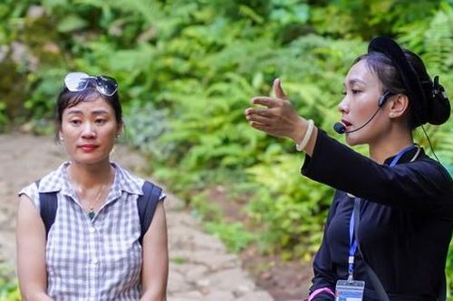Những ngày thu tháng 8, du khách tấp nập đổ về Khu di tích lịch sử Pác Bó