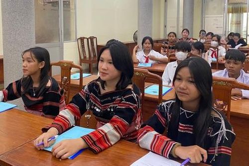 Hướng dẫn kỹ năng sống, kỹ năng mềm cho học sinh dân tộc thiểu số