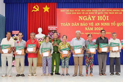 Ngày hội 'Toàn dân bảo vệ an ninh Tổ quốc', tại thị trấn Hội An