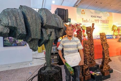 Triển lãm Mỹ thuật Nam miền Trung và Tây Nguyên năm 2024: Nhà điêu khắc Nguyễn Vinh được trao giải A