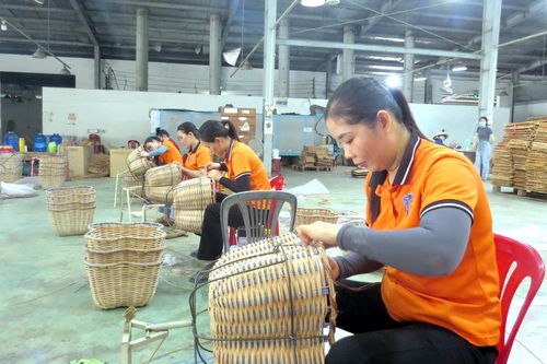 Những người 'thổi hồn' vào sản phẩm mây tre đan