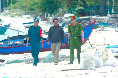 Kỷ niệm 79 năm Ngày truyền thống lực lượng Công an nhân dân (19-8-1945 - 19-8-2024), 19 năm Ngày hội Toàn dân bảo vệ an ninh Tổ quốc (19-8-2005 - 19-8-2024): Lúc dân cần, lúc dân khó, có công an