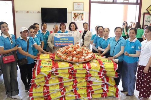 Hội Liên hiệp Phụ nữ phường Vĩnh Phước:: Tặng quà cho trẻ em mồ côi và bệnh nhân