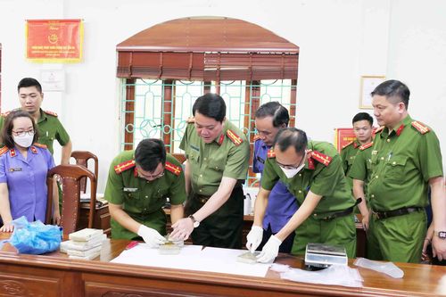 Giám đốc Công an tỉnh biểu dương, khen thưởng 2 chuyên án tiêu biểu