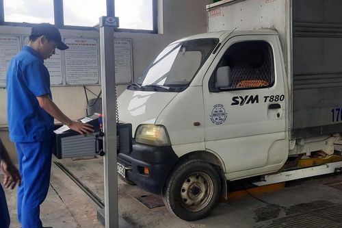 Nguy cơ mất an toàn từ 'độ' đèn chiếu sáng phương tiện giao thông