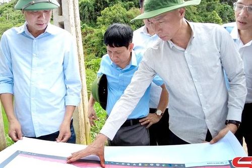 Đồng chí Phó Chủ tịch UBND tỉnh kiểm tra, xử lý ngập úng, sạt lở đất tại Thành phố