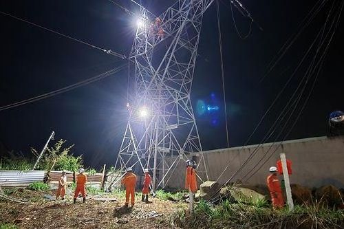 Trắng đêm hoàn thành sửa chữa đường dây 220kV Đức Trọng - Di Linh