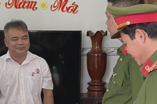 Khởi tố nguyên Chủ tịch phường, bắt giam kế toán rút tiền công trả nợ riêng